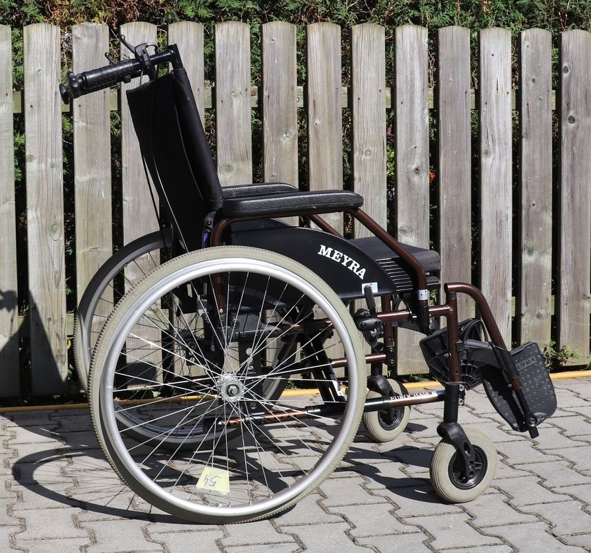 054-Mechanický invalidní vozík Meyra.