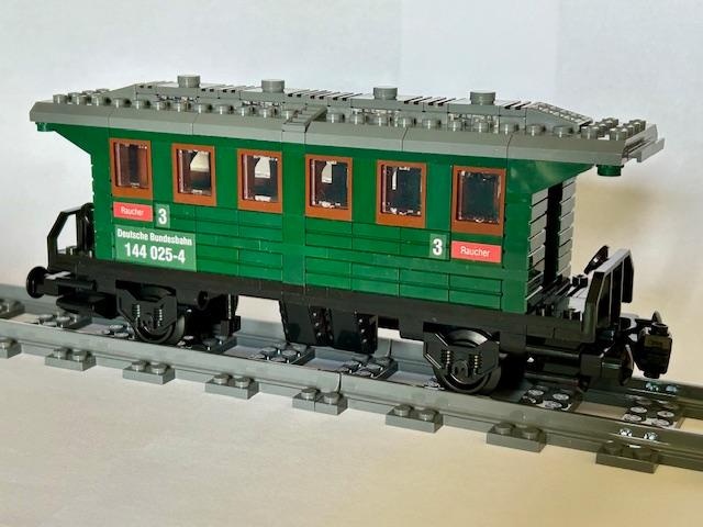 Historický osobní vagon Lego německých drah model 144 025-4