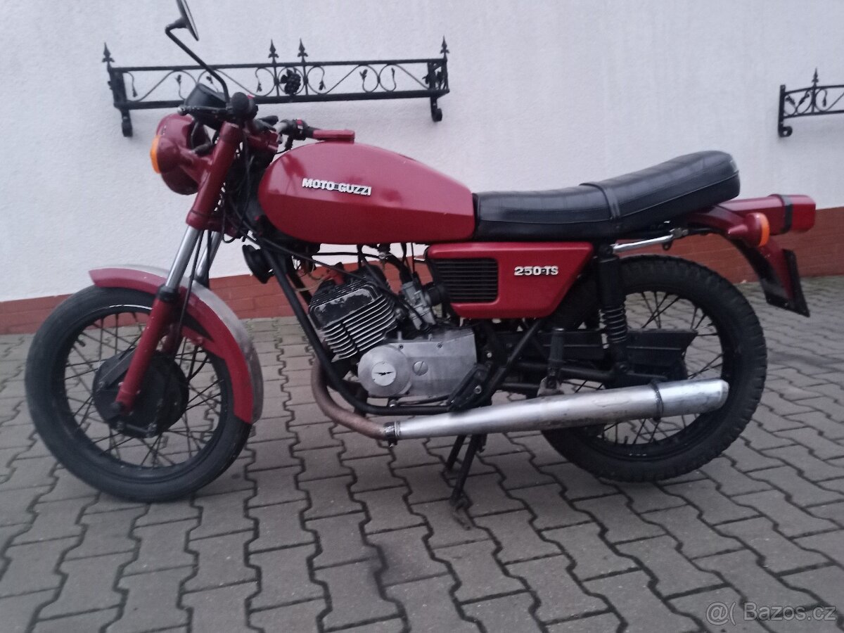 Moto Guzzi 250 TS