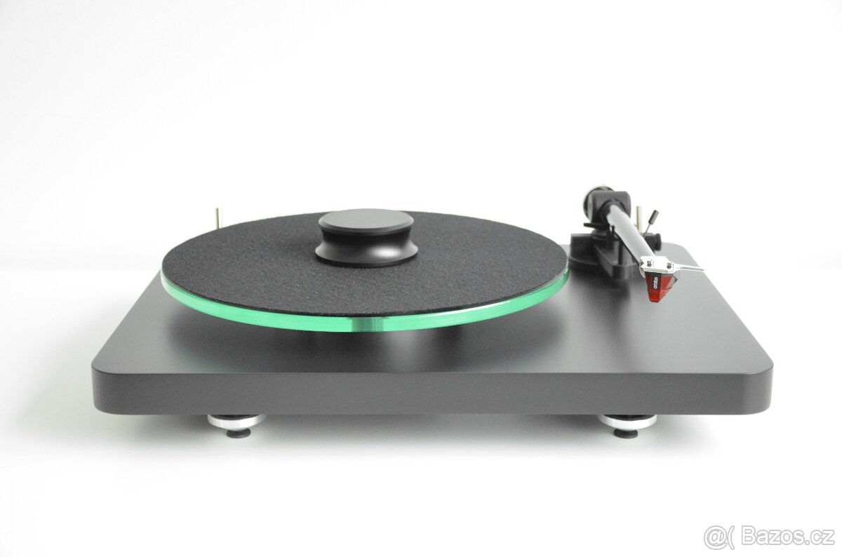 Gramofon NAD C588