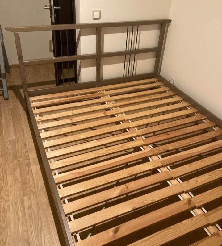 Prodám manželskou postel IKEA 160cm x 200cm