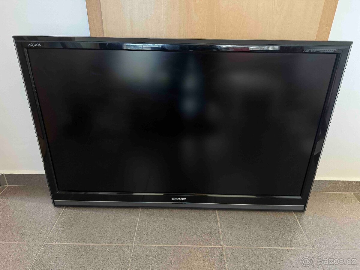 Sharp LCD LC-46D65E + Set-top box EMOS