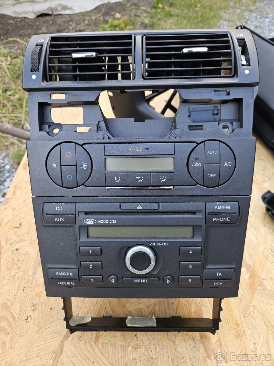 Ford mondeo , radio + panel