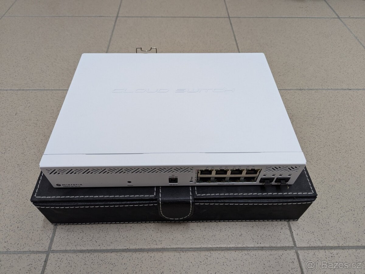 Zánovní switch Mikrotik CSS610-8P-2S+IN