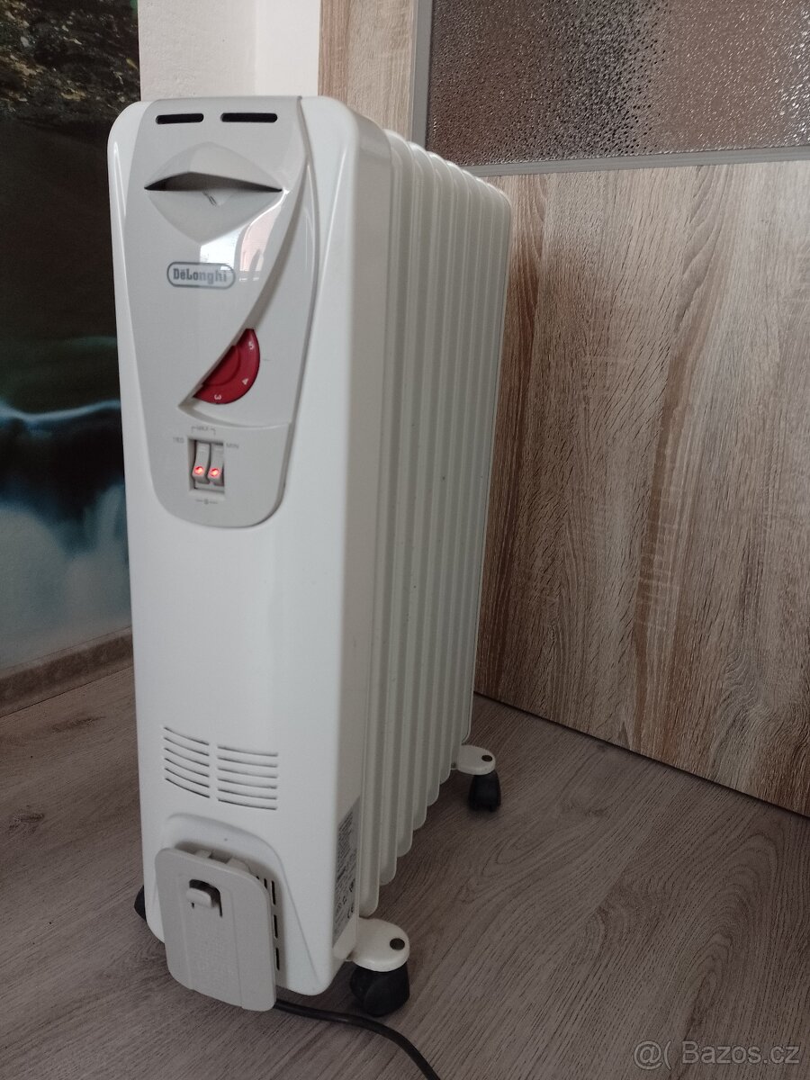 Elektrický přímotopný radiátor DeLonghi 2000 W