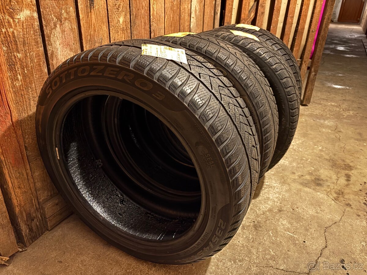 pneumatiky Pirelli Winter Sotozero 3 235/45 R18 V94