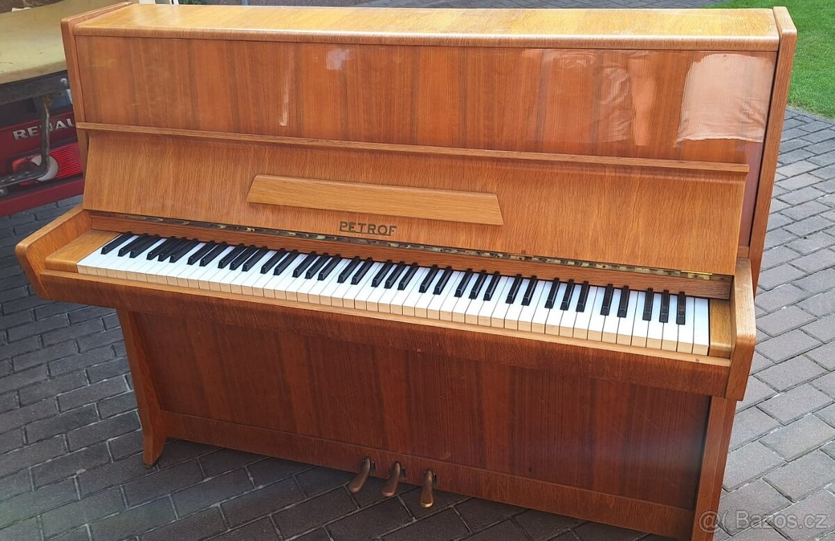 Pianino PETROF 114 Klasik