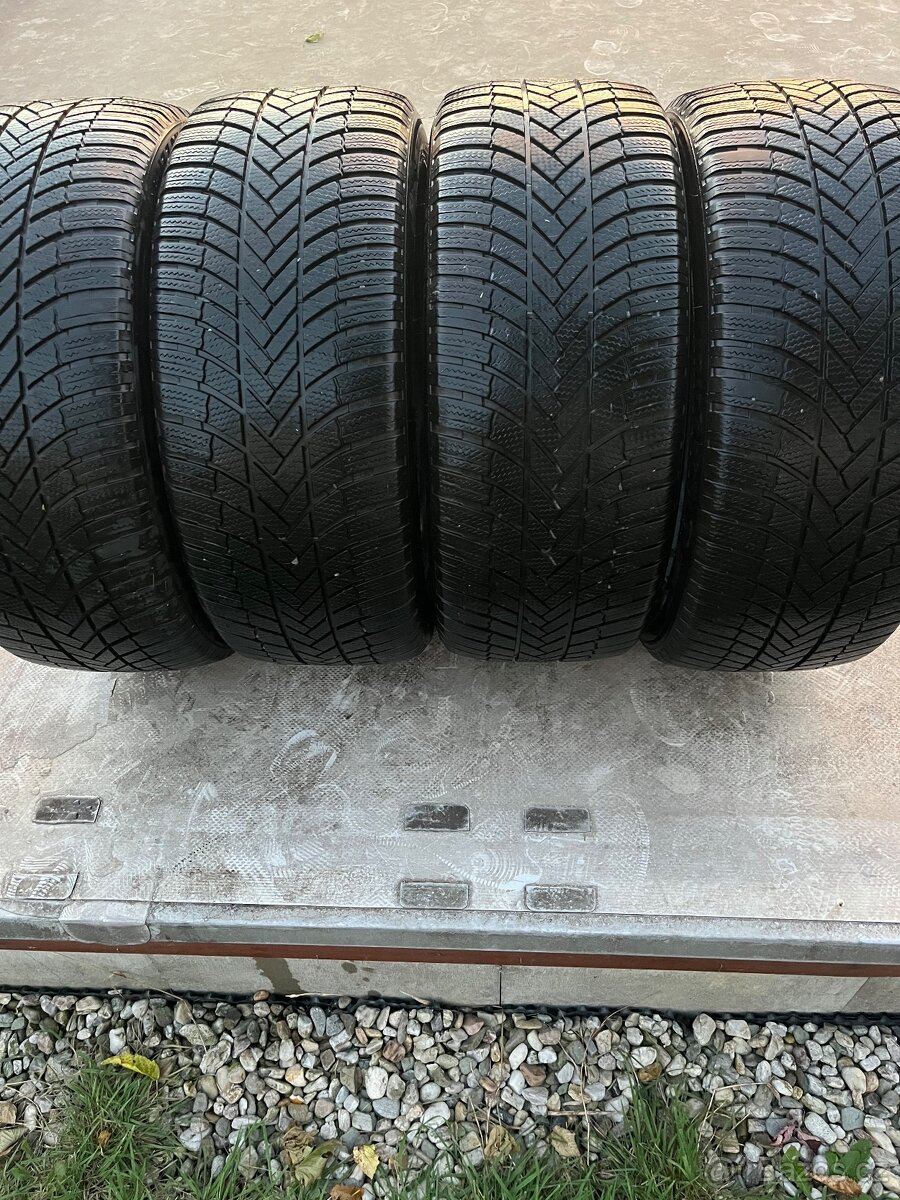 Pneumatiky Bridgestone blizzak 245/45/18