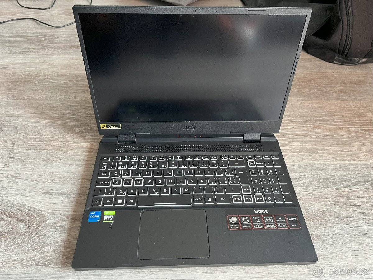 Acer Nitro 5 (AN515-5857CF) + příslušenství