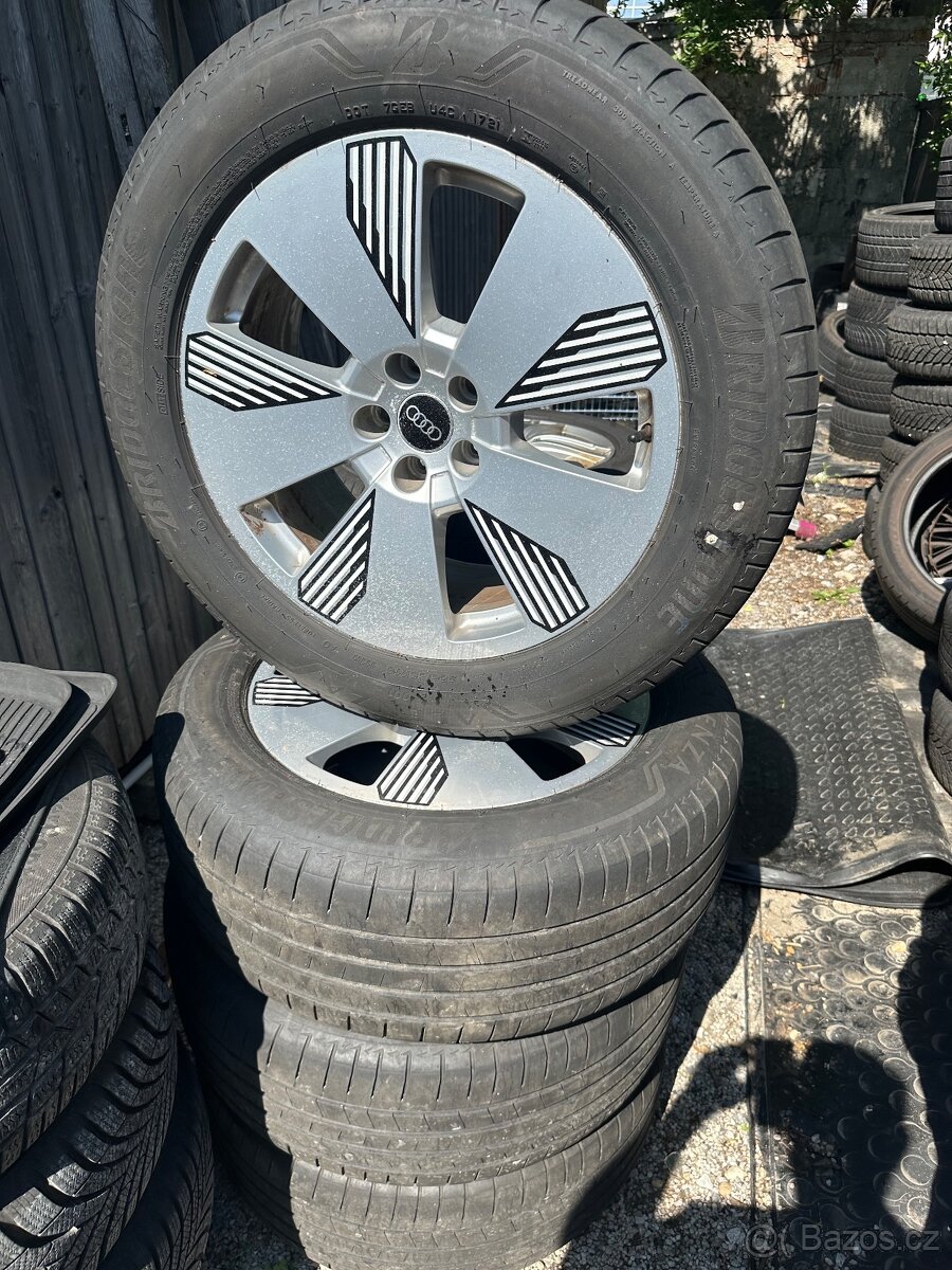 Originál alu kola Audi E-tron 5x112 R19 letní sada