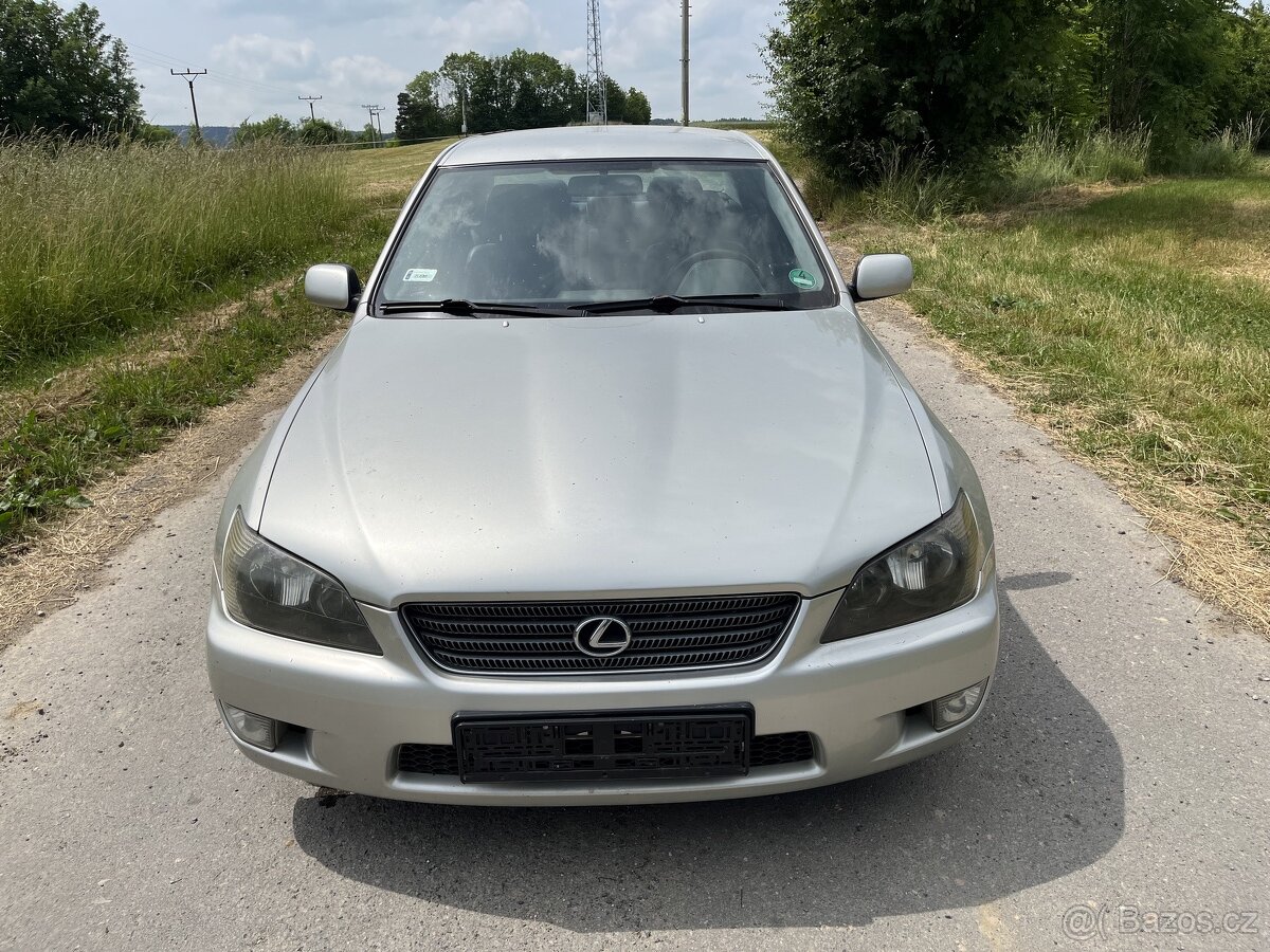 Lexus IS200