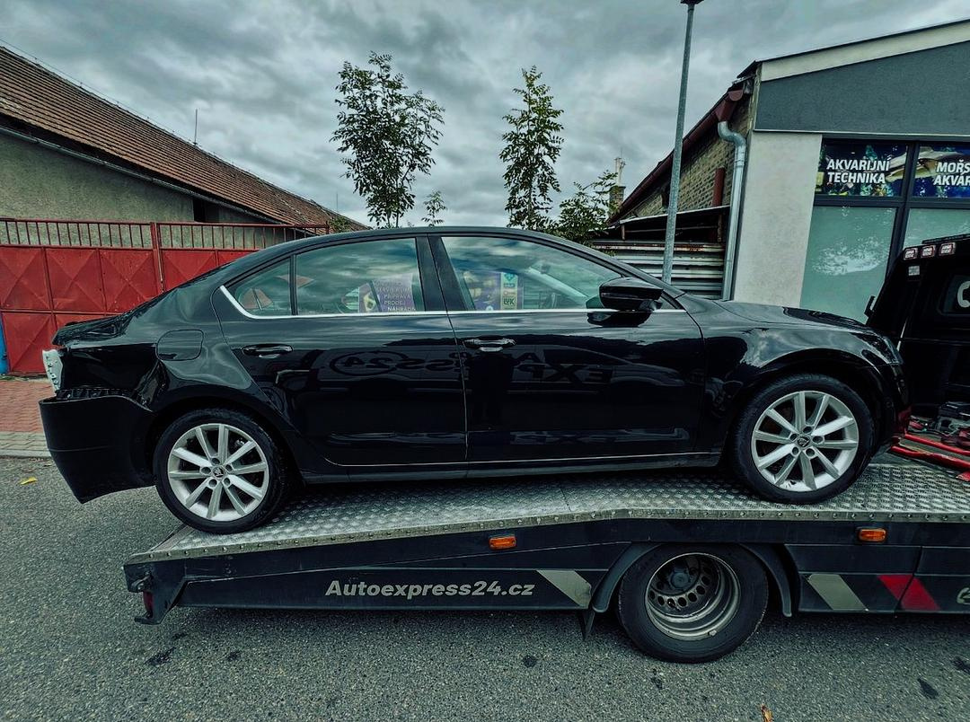 Vůz na náhradní díly Škoda Octavia 3 sedan 2016 CZD QXH LF9R