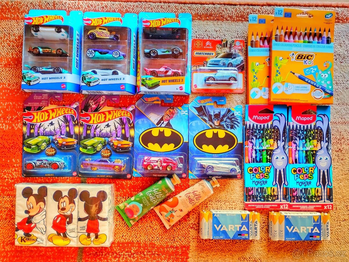 14x hot wheels a matchbox autíčka, pastelky, baterky