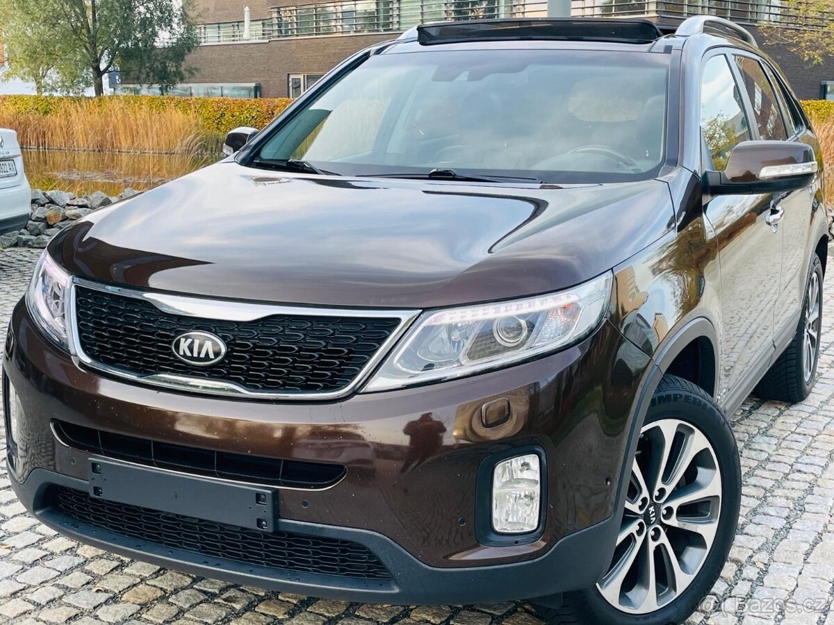 Kia Sorento 2.2CRDi 4x4 AUT KAM VÝHŘEV TAŽNÉ SERVISKA PANORA