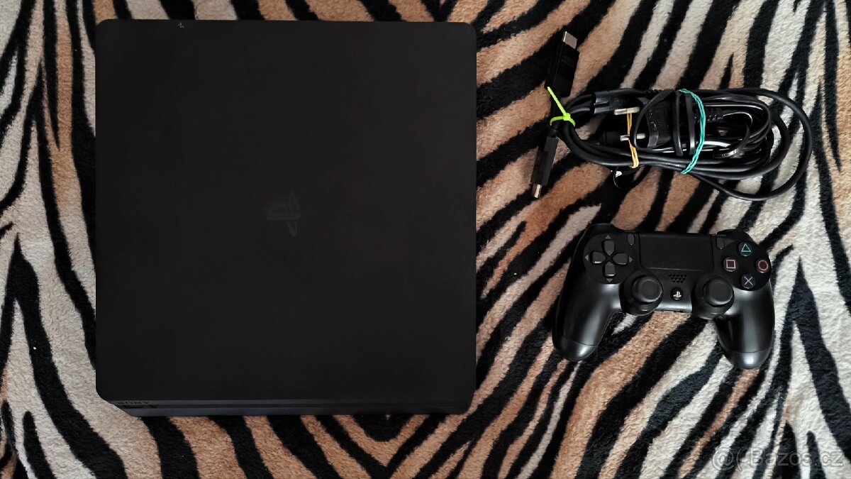 PLAYSTATION 4 SLIM 1TB FW 9.03