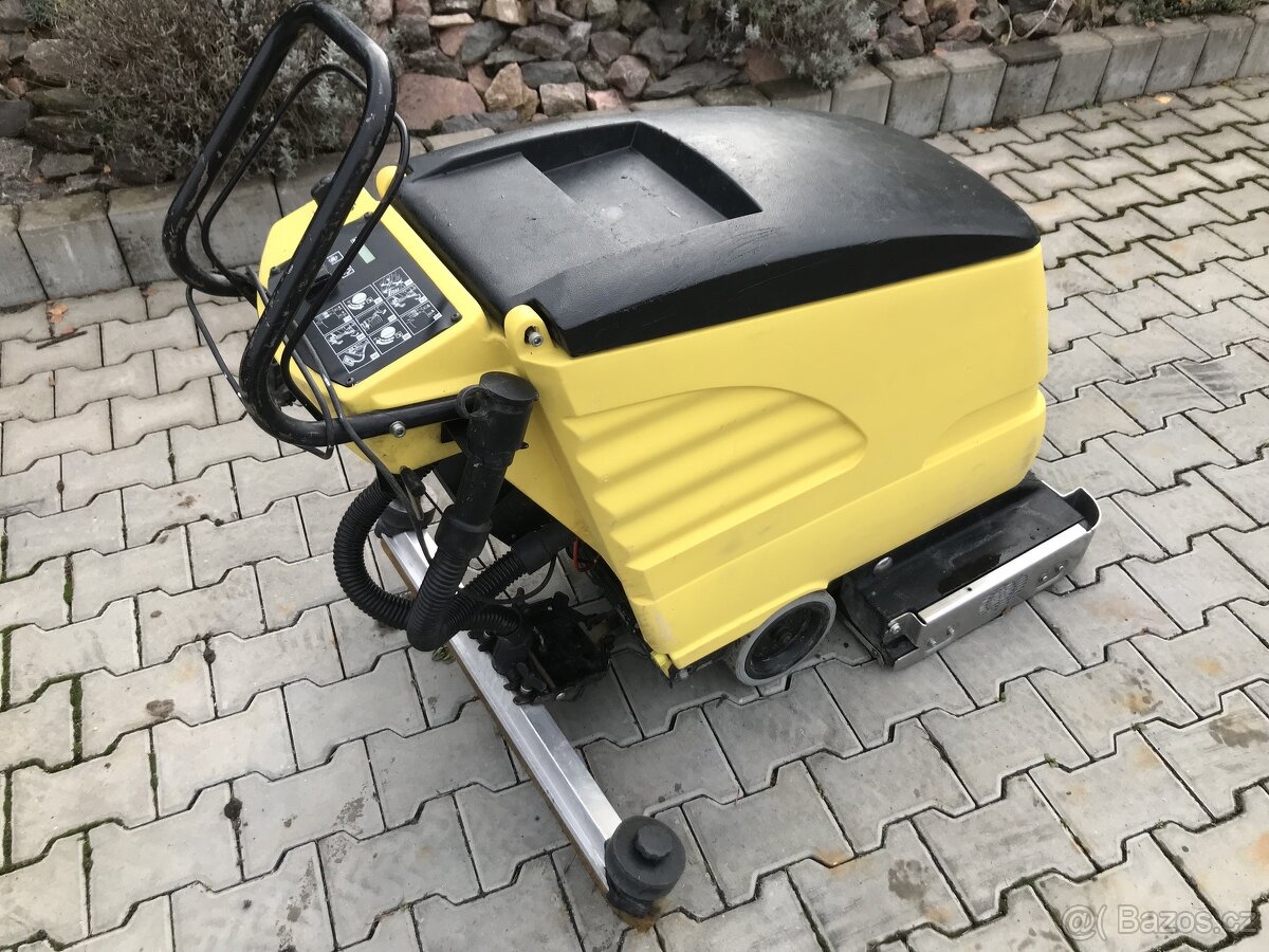 Podlahový mycí stroj Karcher BR 530