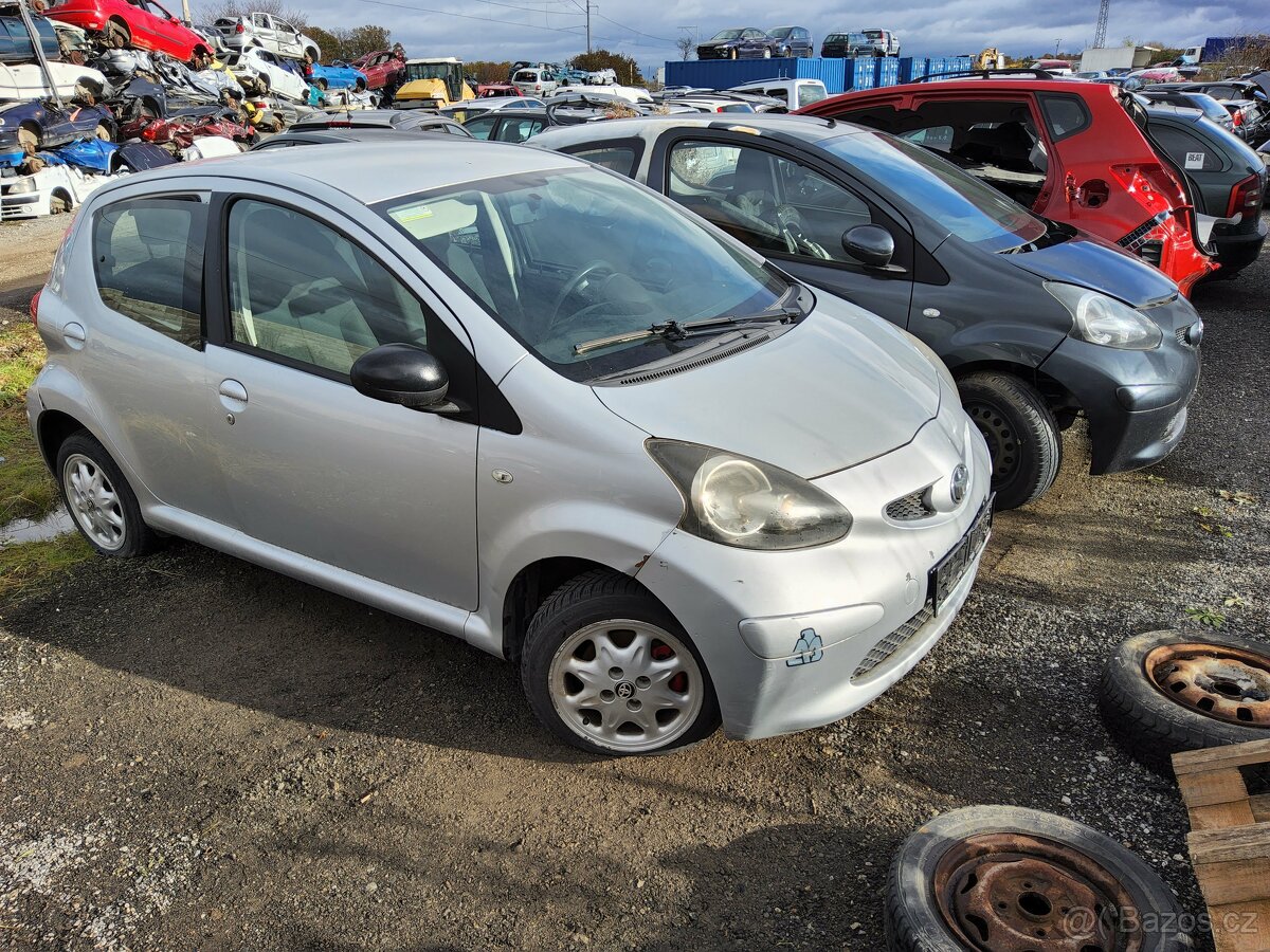 Toyota Aygo 2006 AUTOMAT 1,0i 50kW 1KR - DILY Z VOZU