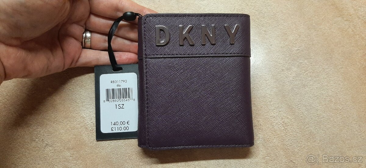 original kozena fialova penezenka DKNY - nova s visackou