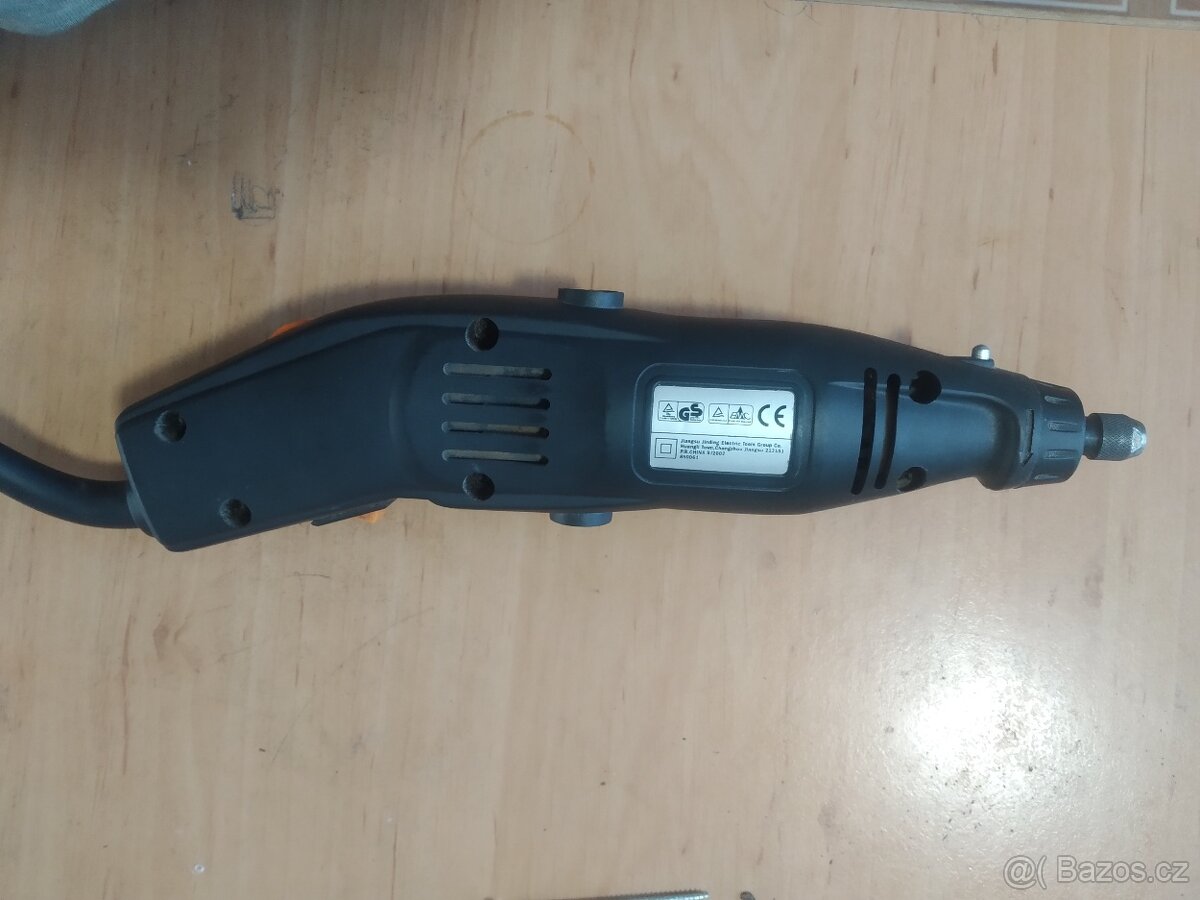 Malá přímá bruska "Dremel" 135 W