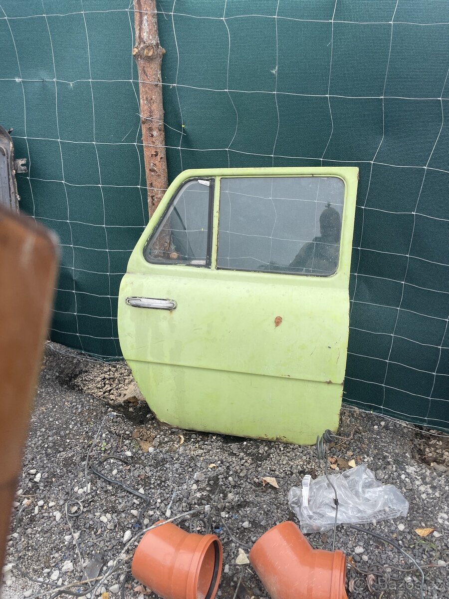 Škoda 100 MB dveře