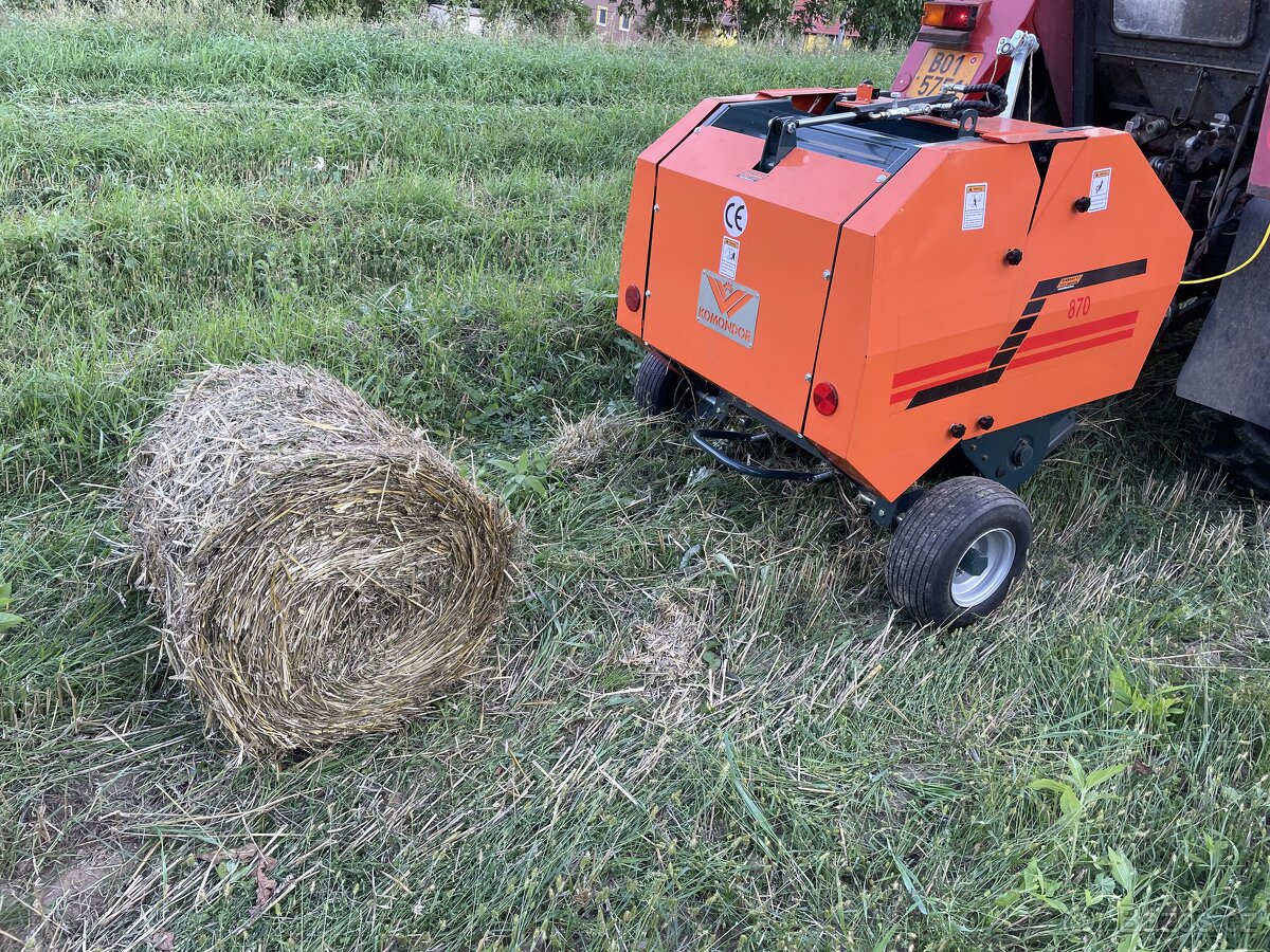 Lis - balíkovač na malé kulaté balíky Komondor 870