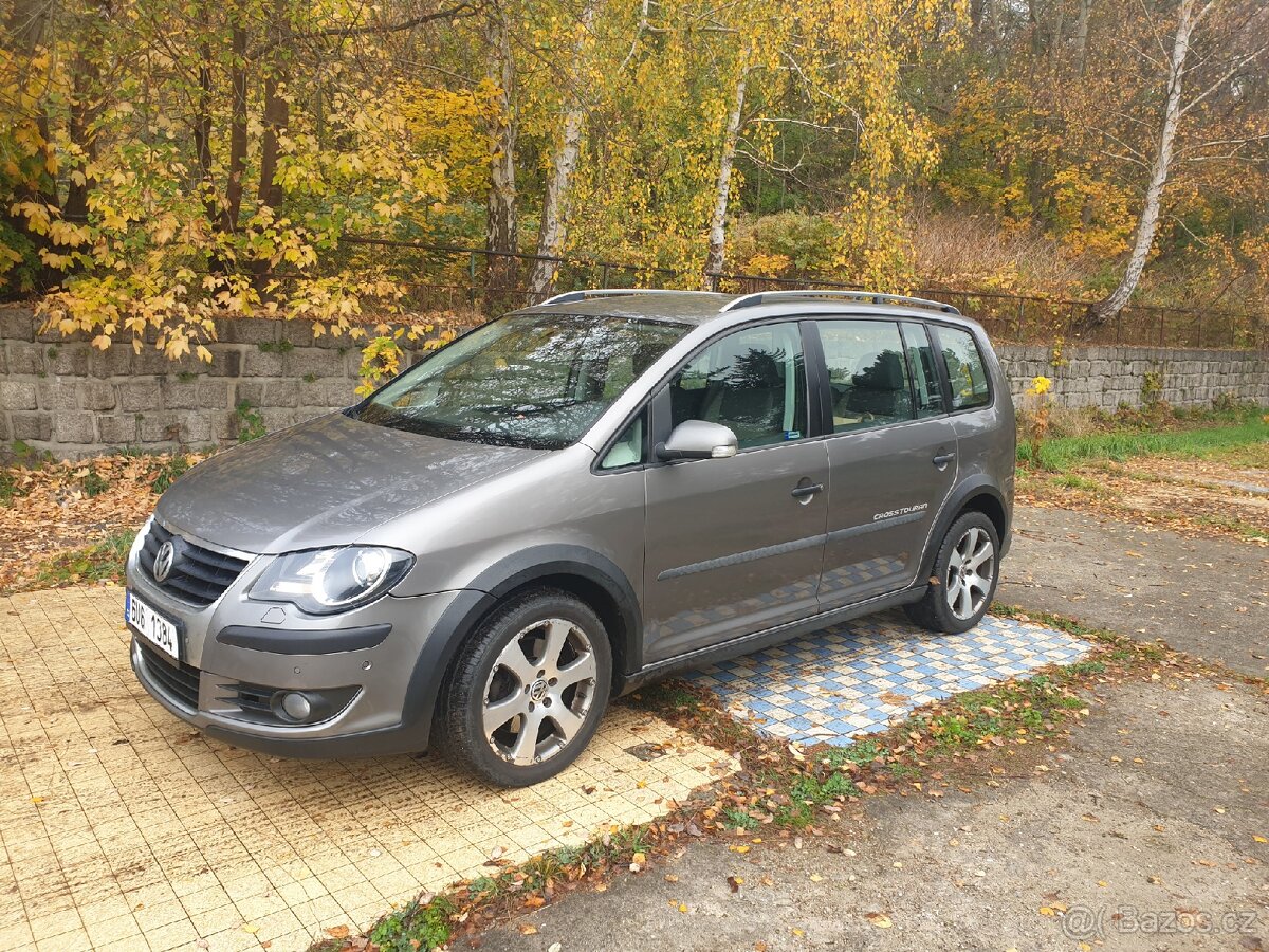 VW touran cross 2.0 tdi 103 Kw DSG serviska