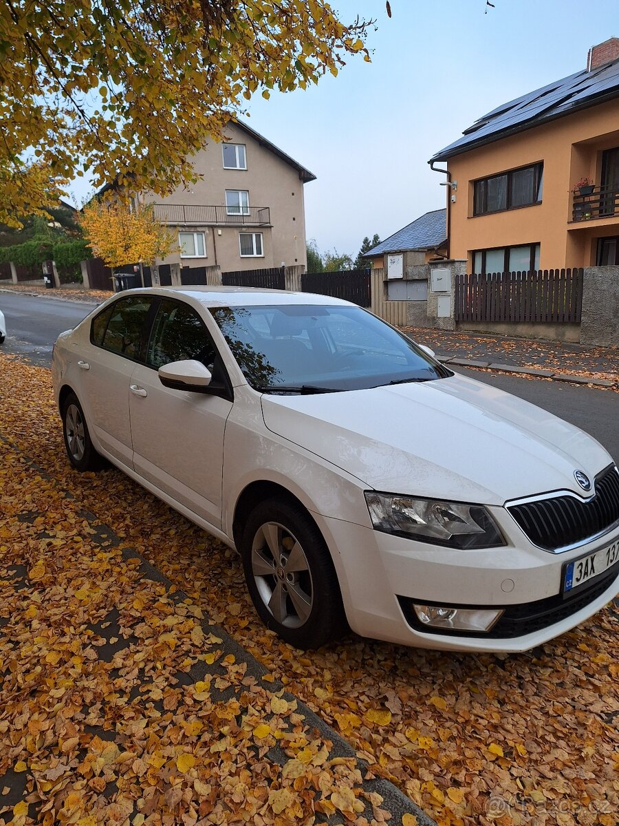 Prodám bílou ŠKODU Octavia 1,6 SEDAN