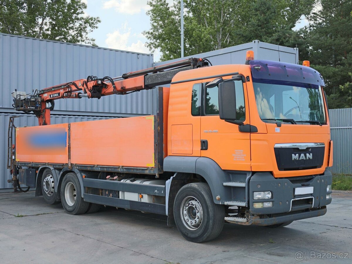 MAN TGS 26.480, ZVEDACÍ NÁPRAVA, HYDRAULICKÁ RUKA TEREX 145.