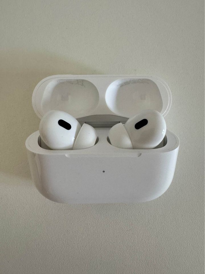 AirPods Pro 2 MagSafe