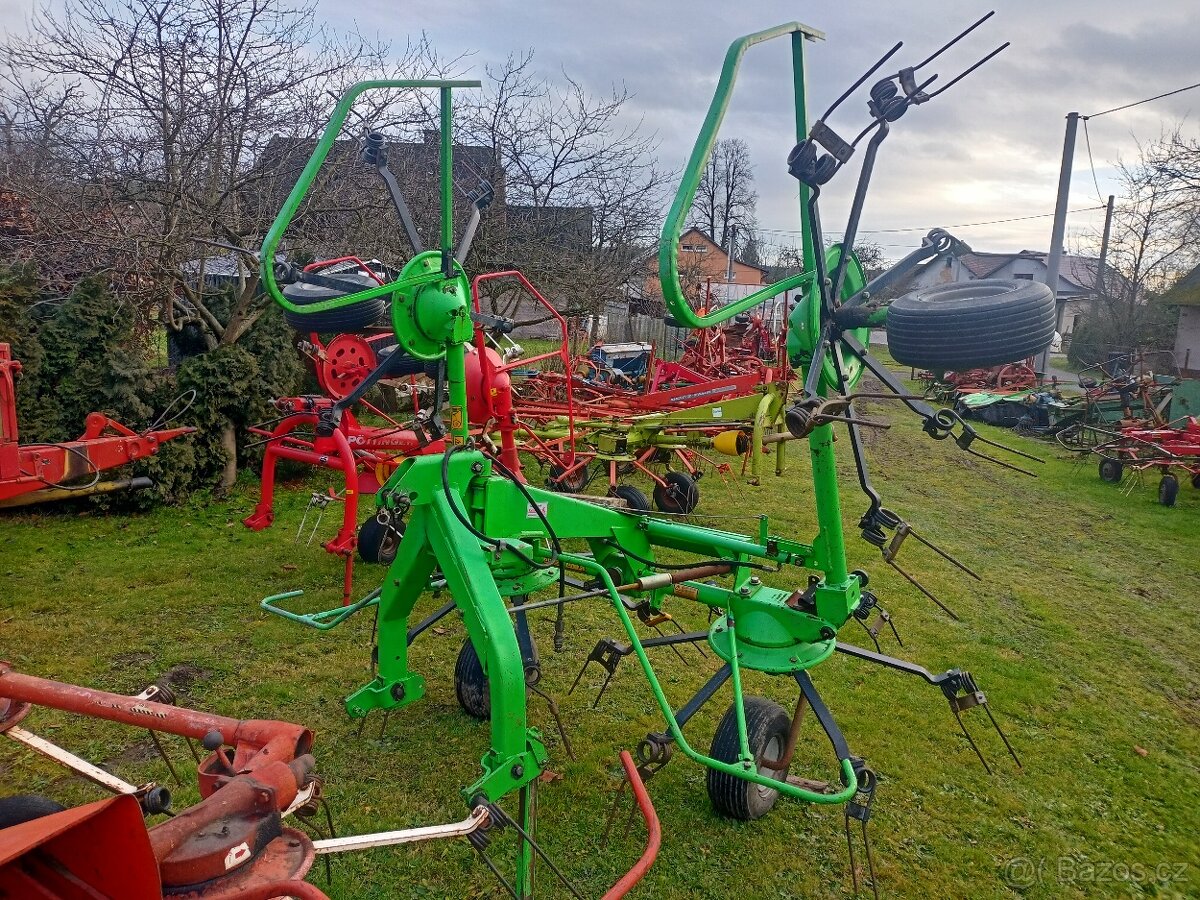 Bezchybný obraceč sena Deutz- Fahr 5,2 m