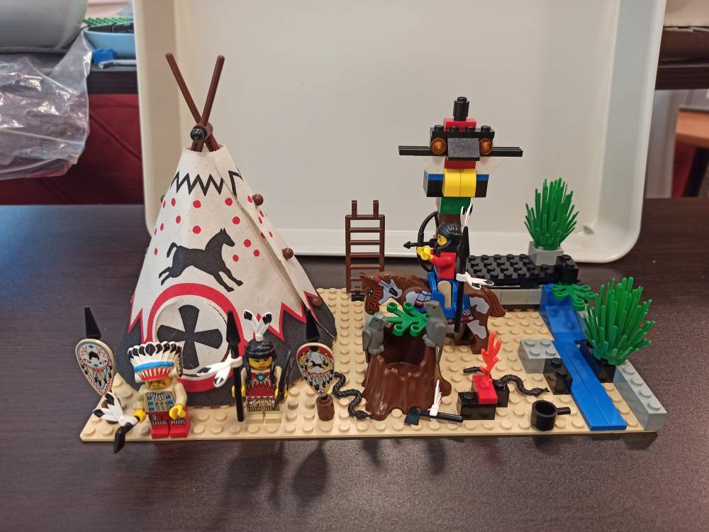 LEGO Western 6746 Chief's Tepee