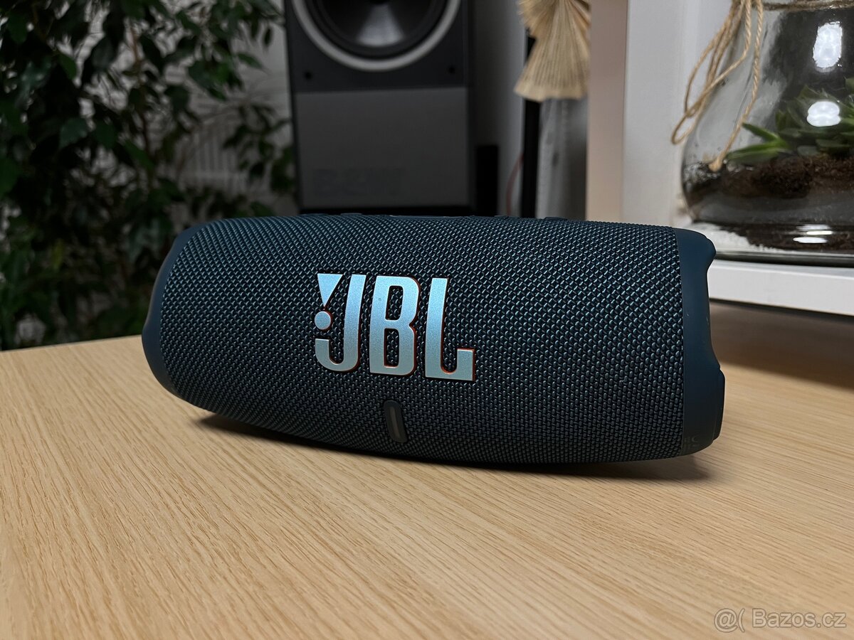 JBL Charge 5 modrý - bezdrátový bluetooth reproduktor