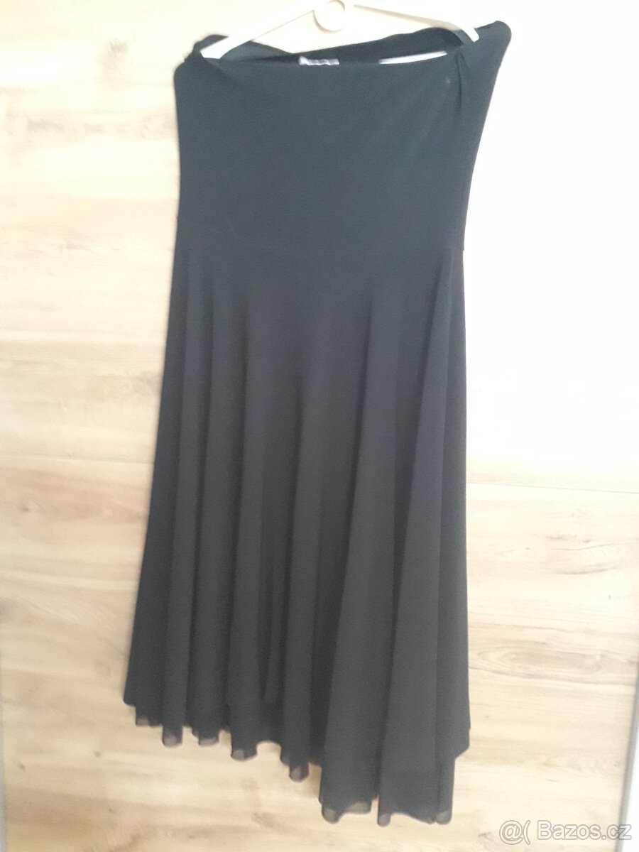 Černé šaty bez ramínek