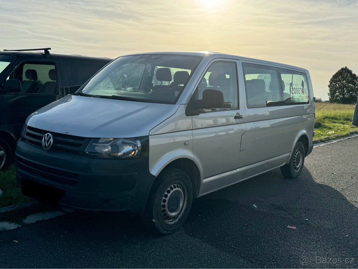 Transporter T5 2.0 TDI Long 9 míst Rok 2014 nova stk