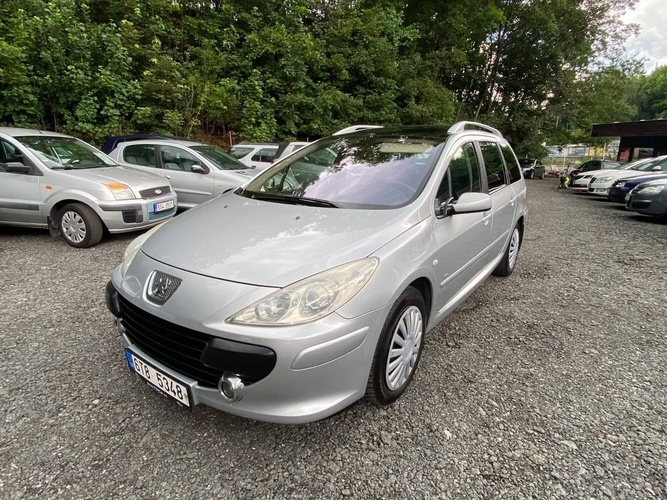 Peugeot 307 SW 1.6 HDI 80kW 7 míst klima panorama 2006