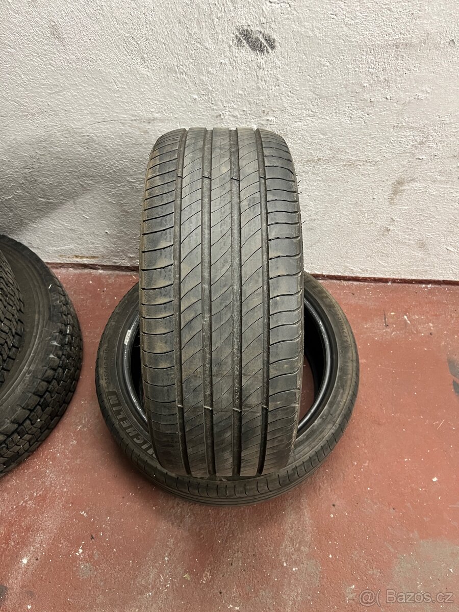 Letní pneu 235/40 R19