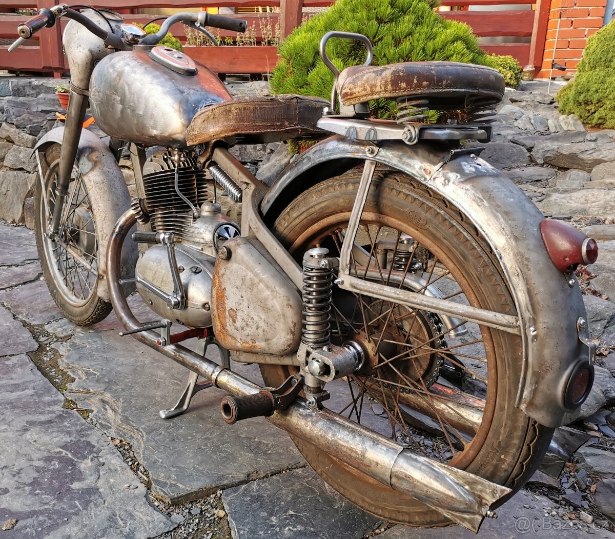 Jawa pérák 250 s TP a SPZ