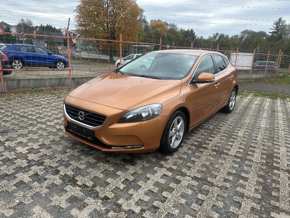 Volvo V40 T2, Koupeno v Cz,1,6 benzin 88 kw Top stav