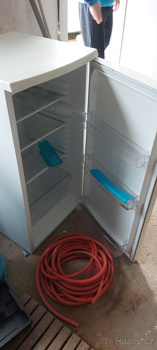 Menší lednice 105cm zanussi