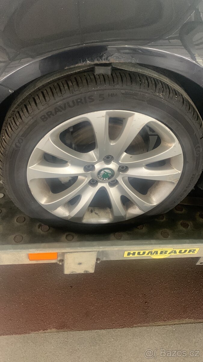 Alu kola Škoda R17 5X112 LETNÍ PNEU 225/45 R17