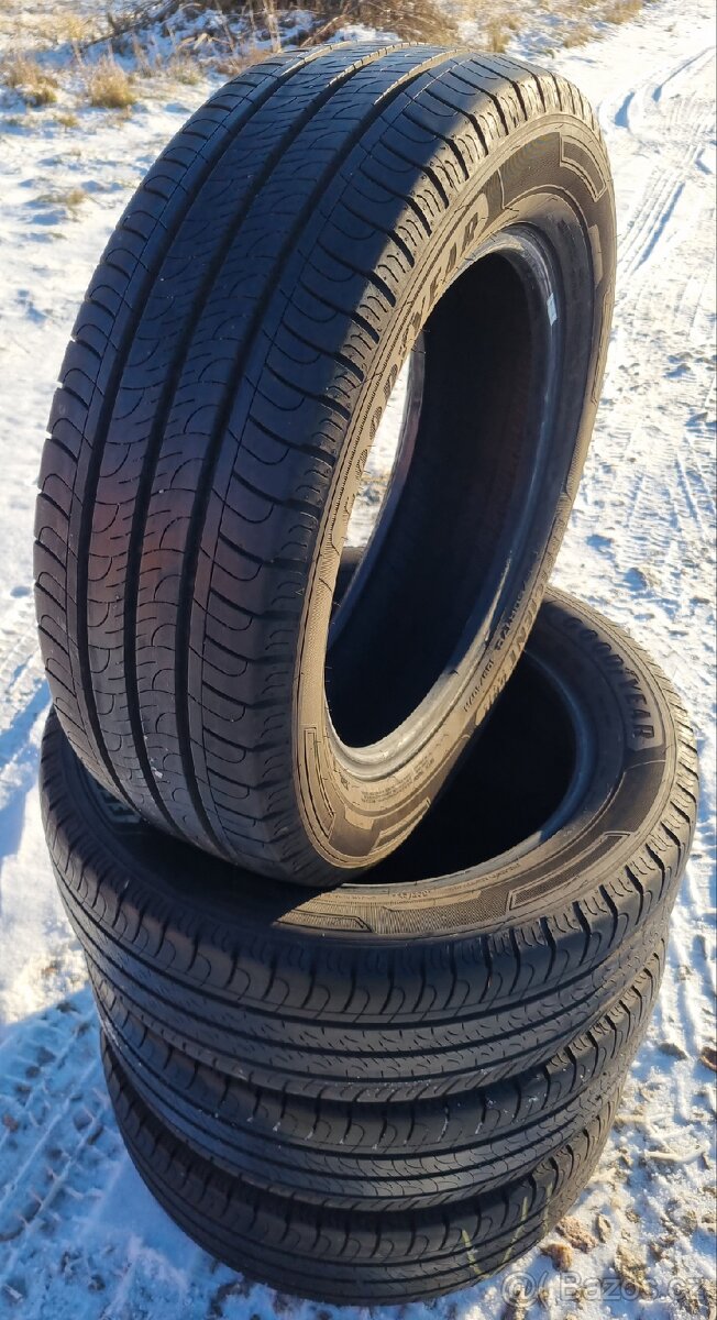 Pěkné letní pneu Goodyear Cargo 215/60/17C