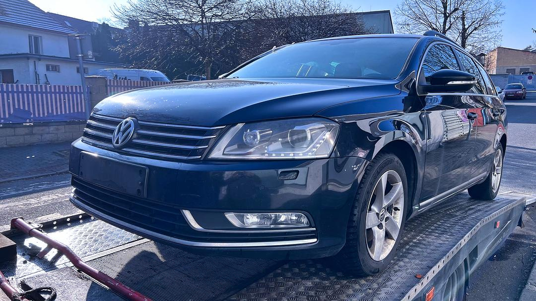 Vůz na náhradní díly VW Passat B7 kombi 2012 CFFB NJK LC9X