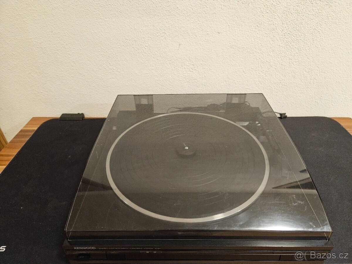 Automatický gramofon Kenwood P-64