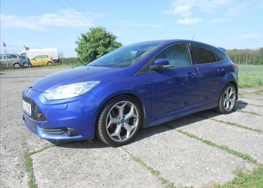 Ford Focus 2,0 ST 184 kW Serviska benzín