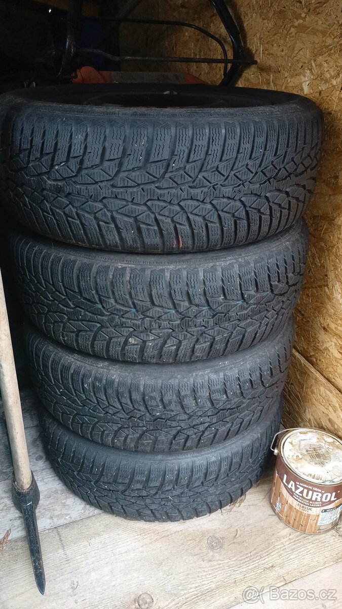 Nokian WR D4 205/60/16 zimní pneu s disky