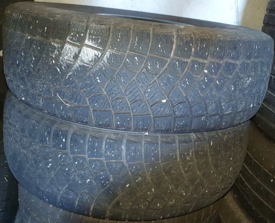 2 ks zimní Pneuvraník 195/65R15