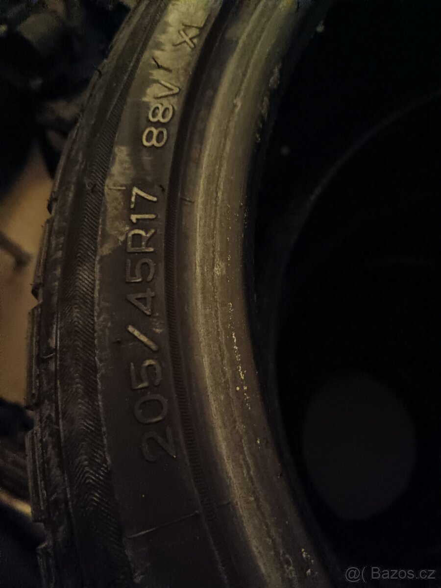 Celoroční pneu 205/40 R17