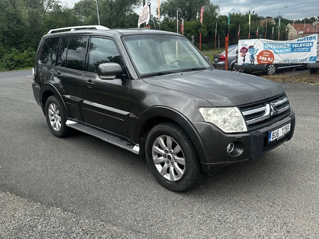 Mitsubishi Pajero 4x4 3,2D, r.2011, 7-míst, tažné