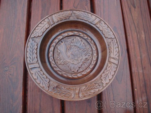 Ručně vyřezávaný dřevěný talíř - starožitný
