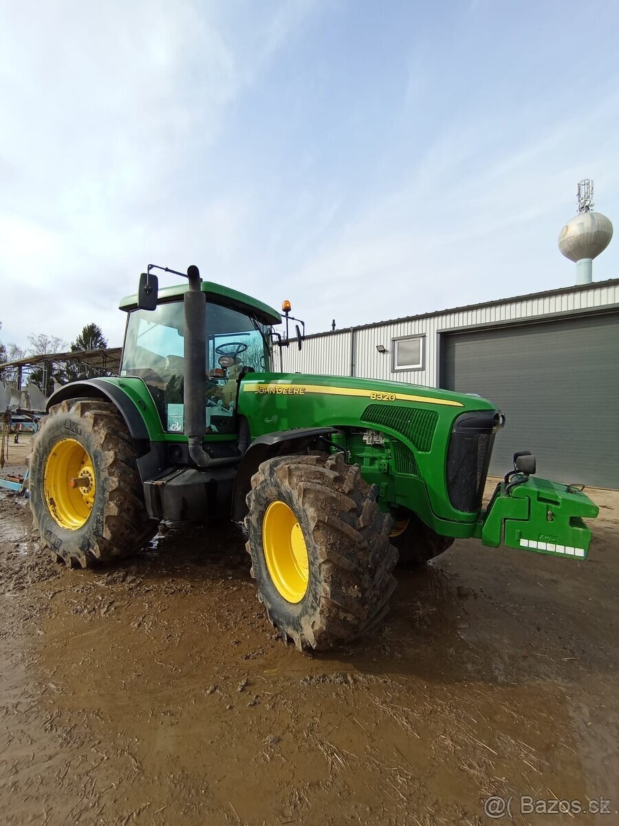 John Deere 8320